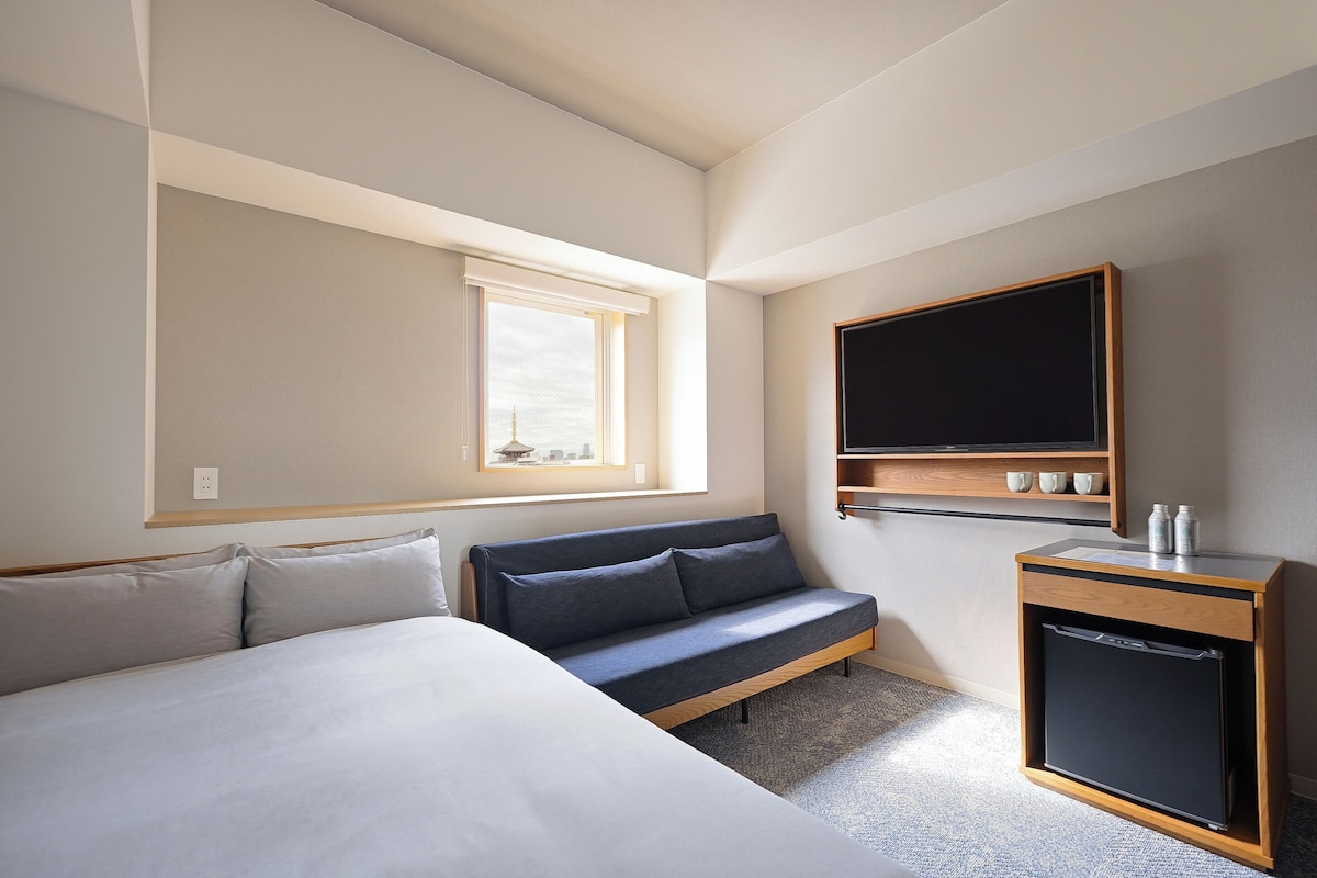 WiFi (free), bed sheets
