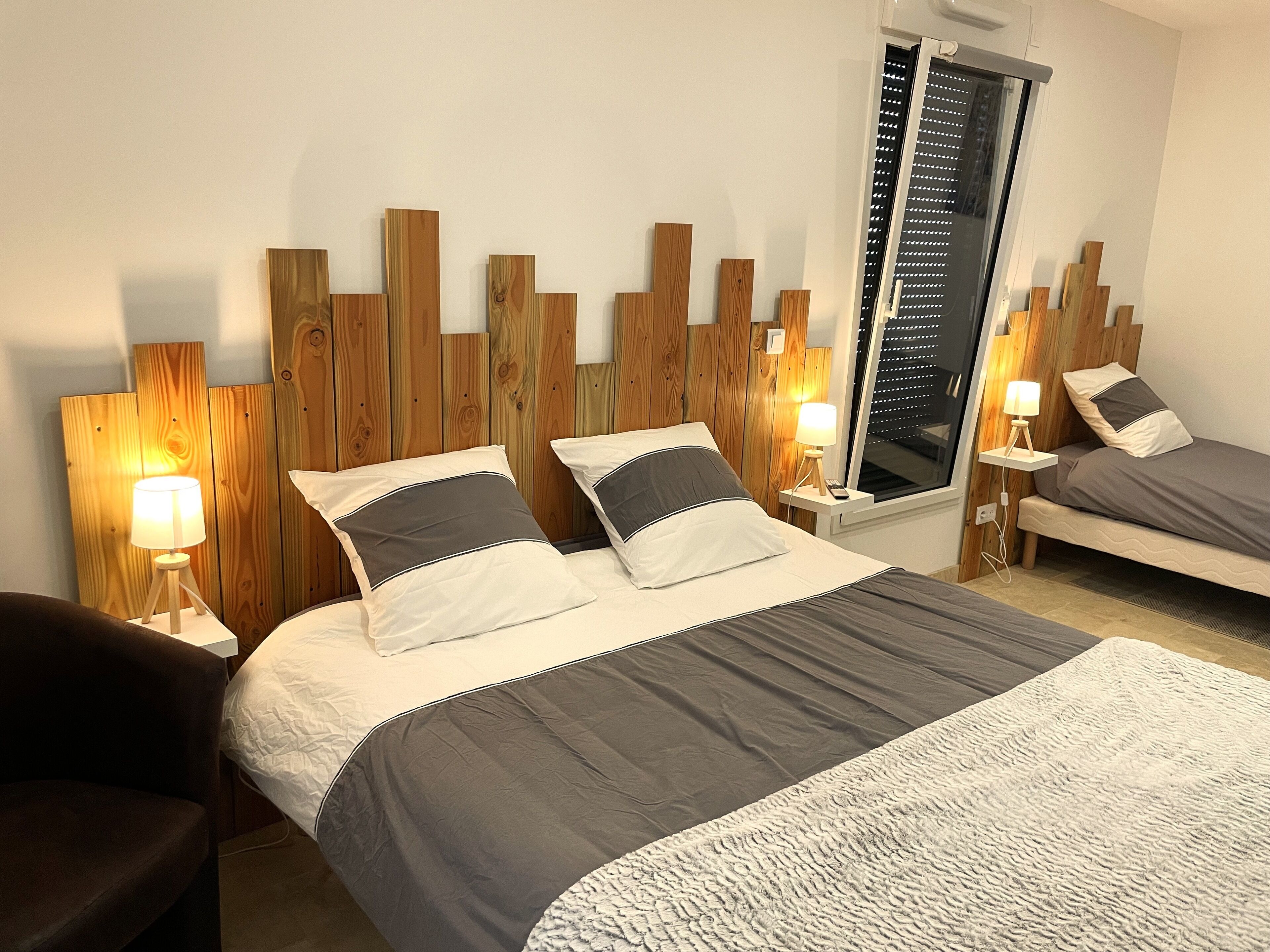 3 bedrooms, travel cot, WiFi, bed sheets