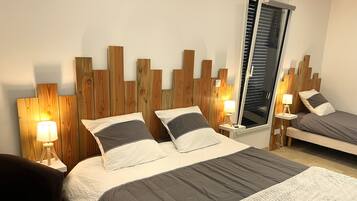 2 bedrooms, travel cot, WiFi, bed sheets