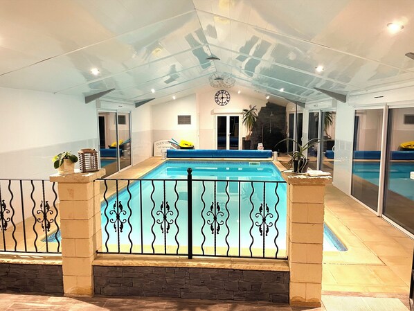 Innenpool, beheizter Pool