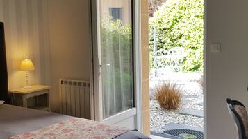 6 bedrooms, free WiFi, bed sheets