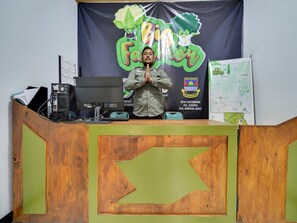 Reception - OYO Homes 91156 Eco Tourism Big Farmer Desa Kertawangi Syariah (Parongpong)