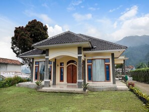 Exterior - OYO Homes 91156 Eco Tourism Big Farmer Desa Kertawangi Syariah (Parongpong)