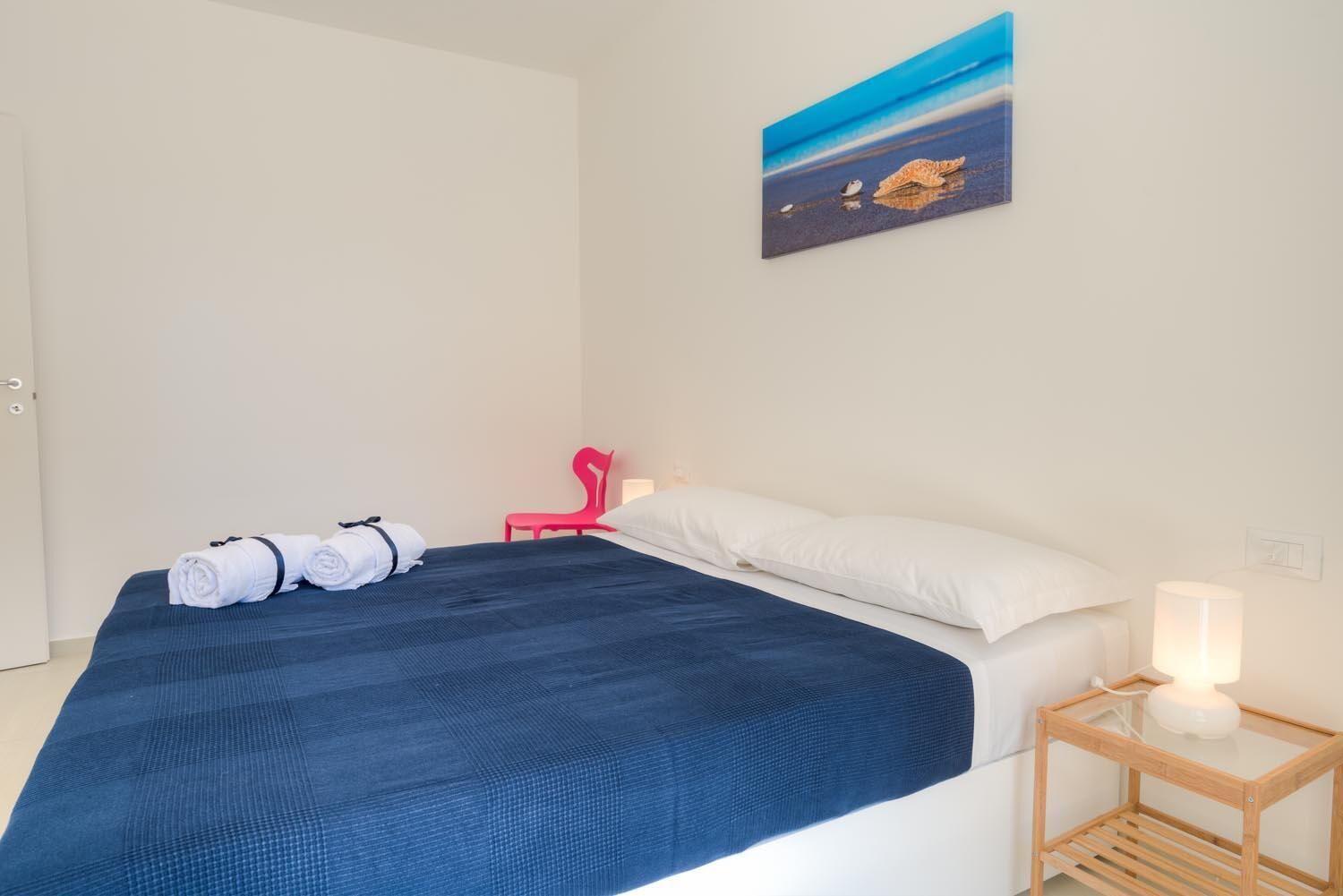 3 slaapkamers, een strijkplank/strijkijzer, internet, beddengoed