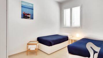 3 habitaciones, tabla de planchar con plancha y acceso a internet