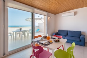 Outdoor dining - Sea View Small Apartment (RAGUSA)