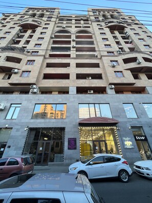 Exterior - Stylish Apartment with Open Kitchen-Living Space by Sweet Home (Ереван)