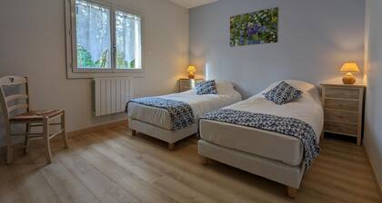 Maison de plain-pied avec wifi et animaux acceptés, jardin et terrasse privés