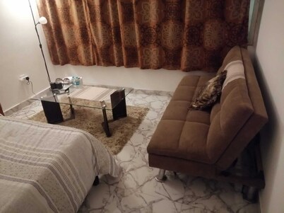 Lovely spacious and quiet small budget Room is located in the Center of AbuDhabi