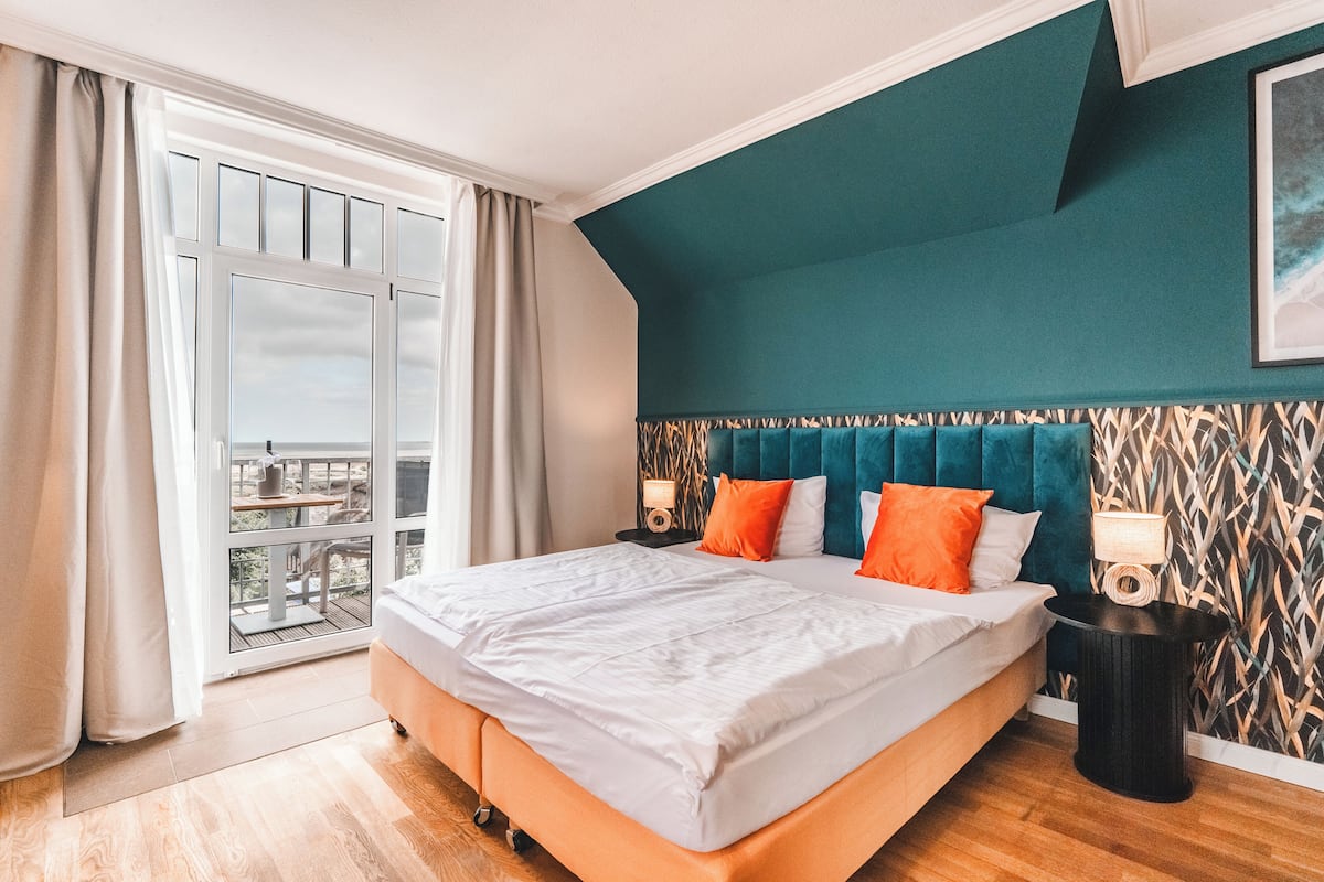 Comfort tweepersoonskamer | Een kluis op de kamer, individueel gedecoreerd, individueel gemeubileerd