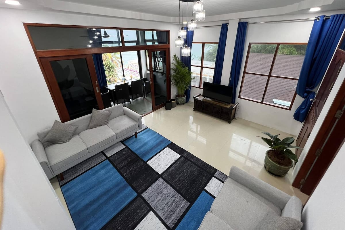 Deluxe Apartment | Living area
