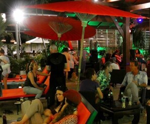 Outdoor dining - Amara Beach Resort (Ko Pha-ngan)