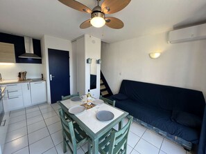 Interior - Pavilion with Terrace for 4 People (Vendres)