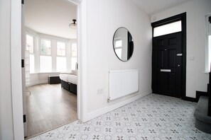 5 bedrooms, iron/ironing board, free WiFi