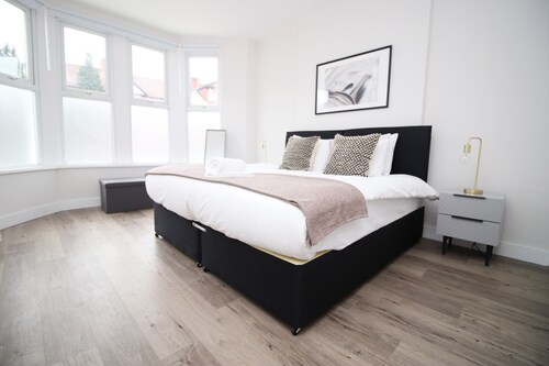 Harlequin Gardens by Tŷ SA-5 BR House