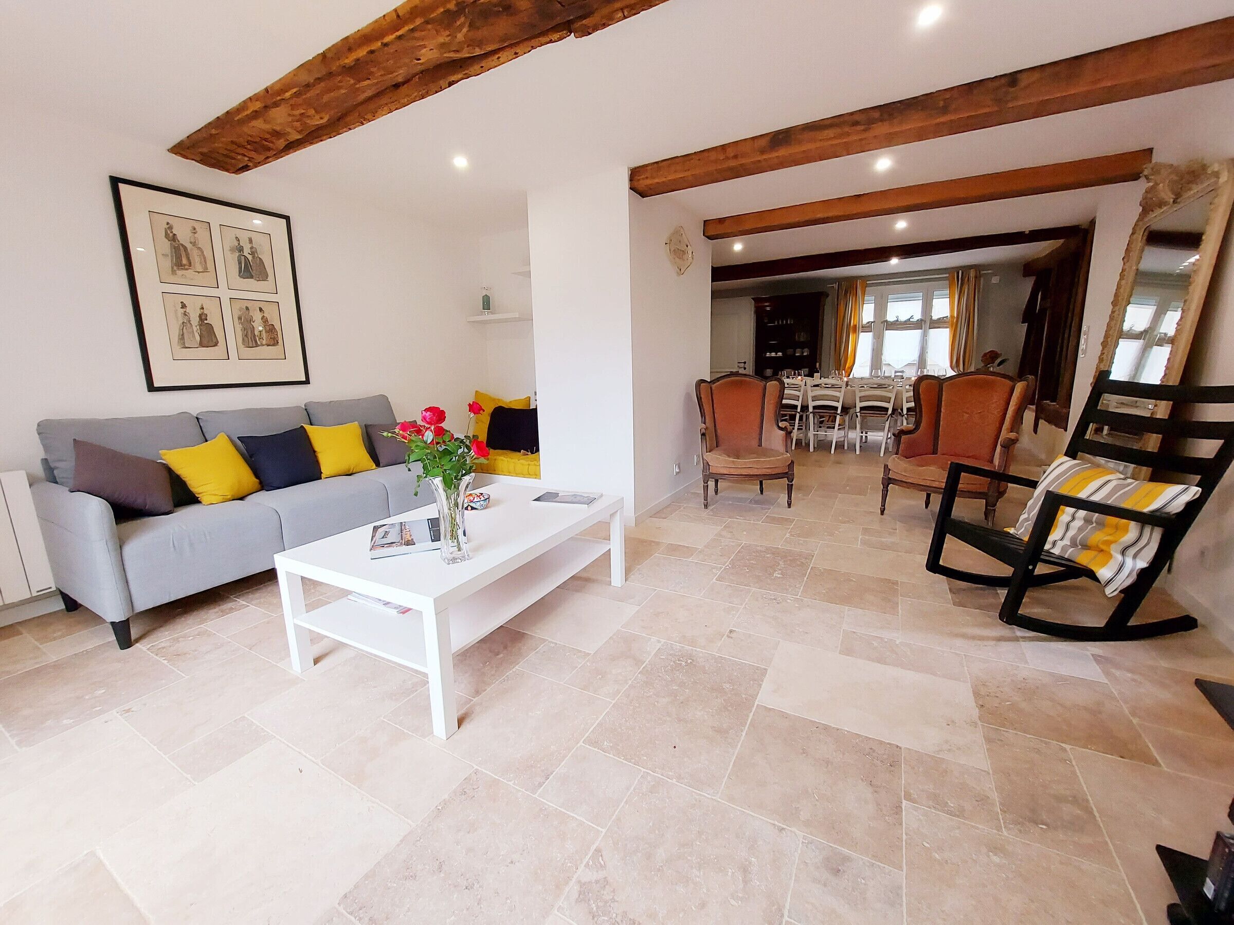 Fernseher, DVD-Player, Tischtennisplatte