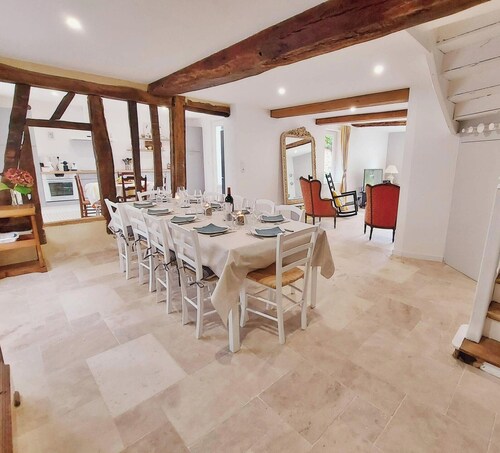 Maison familiale spacieuse avec grand jardin, proche loisirs et activités culturelles