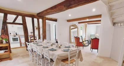 Maison familiale spacieuse avec grand jardin, proche loisirs et activités culturelles