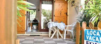 Charming 2-Bedroom Villa with Pool, 400m to Beach, Private Parking