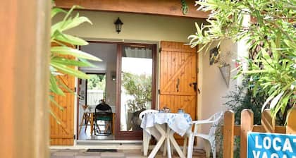 Pavillon 3 piÚces à Gruissan avec piscine, 2 terrasses et parking privé, à 400m de la mer