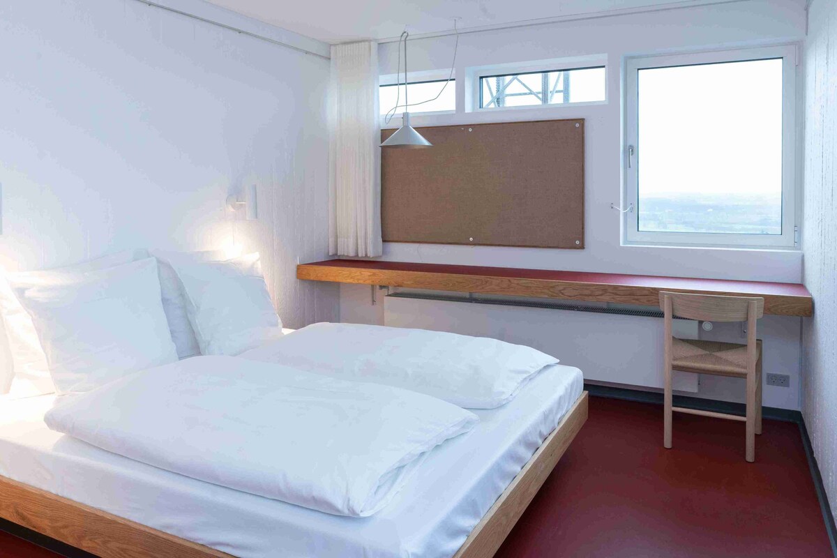 Hypo-allergenic bedding available, desk, laptop workspace