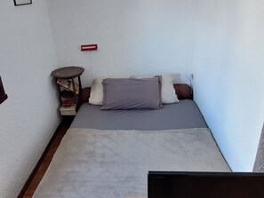 WiFi, bed sheets