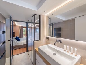 4 bedrooms, free WiFi, bed sheets