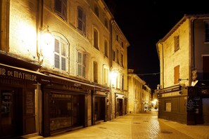 Exterior - Villa Rose - A spacious luxury villa,  private pool & garden,10 min walk to Uzes (Uzès)