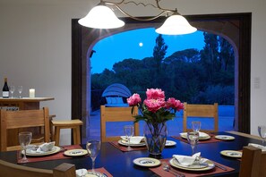 Dining - Villa Rose - A spacious luxury villa,  private pool & garden,10 min walk to Uzes (Uzès)