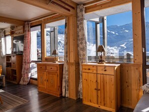 Interior - Ski-In/Ski-Out Apartment in Val Thorens - Sleeps 5, South-Facing Balcony, Renovated (Val Thorens)
