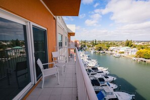 Property grounds - Penthouse Water View, Steps to Sandy Beach (Madeira Beach)