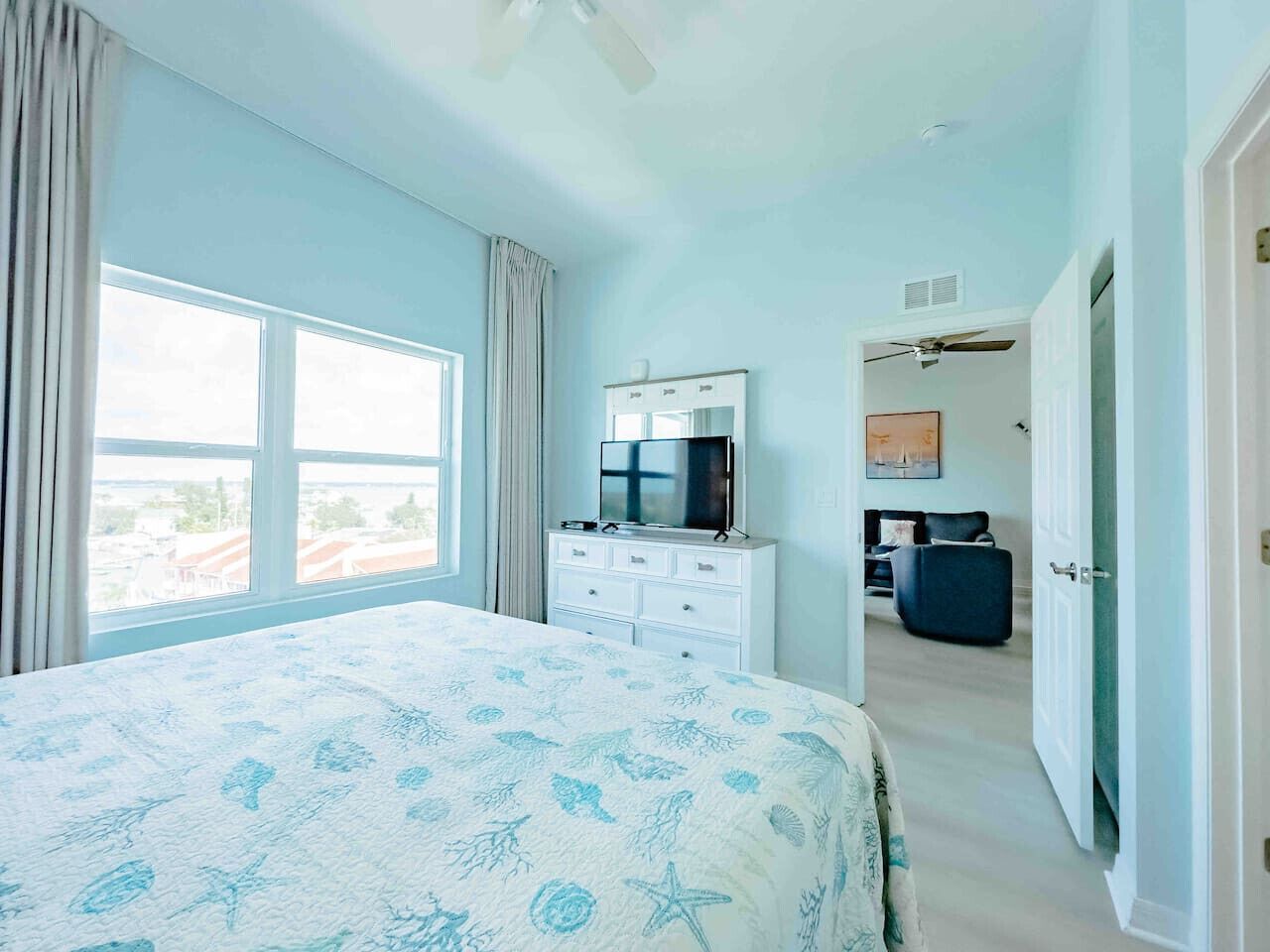 2 bedrooms, desk, iron/ironing board, travel crib