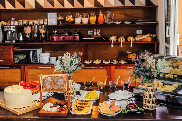 Petit déjeuner en libre-service compris tous les jours