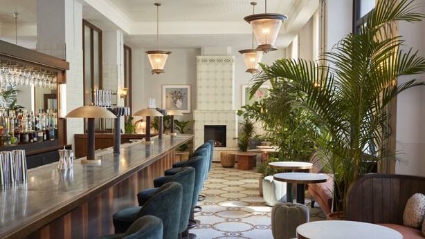 A bar area with seating and a fireplace. - The Hoxton, Berlin (Berlin)