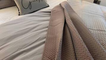 3 bedrooms, desk, iron/ironing board, free WiFi