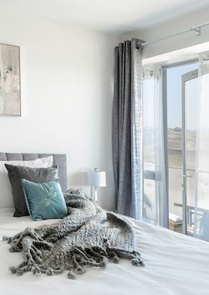 3 bedrooms, iron/ironing board, WiFi, bed sheets - Fistral Beach - 3 Bed Beachfront Apartment, Sleeps 7 in proper beds! (Newquay)