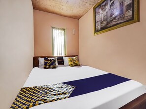 Economy Room | Free WiFi, bed sheets - OYO Homes 91128 Desa Wisata Lebakmuncang Ciwidey Syariah (Ciwidey)