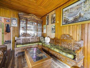 Lobby sitting area - OYO Homes 91128 Desa Wisata Lebakmuncang Ciwidey Syariah (Ciwidey)