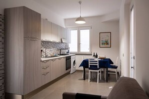 Fridge, oven, stovetop, dishwasher - Deluxe apartment with Jacuzzi and terrace (Acciaroli)