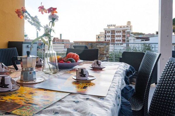 Outdoor dining - Deluxe apartment with Jacuzzi and terrace (Acciaroli)