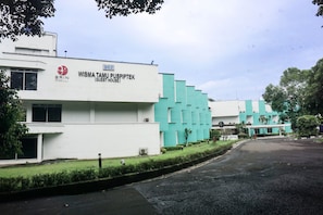 Exterior - Collection O 92122 Series Hotel Serpong (South Tangerang)