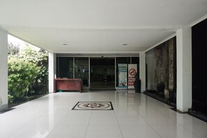 Exterior - Collection O 92122 Series Hotel Serpong (South Tangerang)