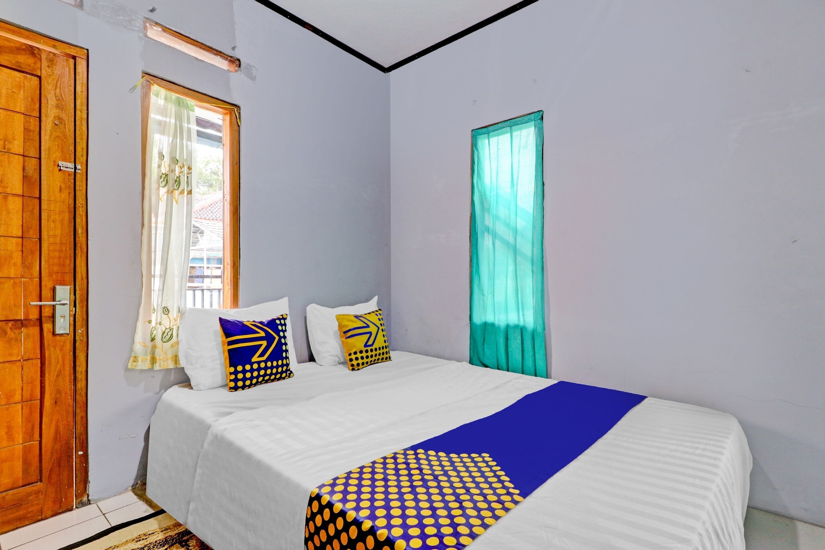 Free WiFi, bed sheets