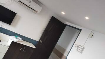 Bàn, bộ trải giường