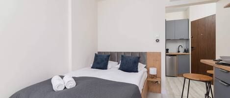 Una scrivania, ferro/asse da stiro, Wi-Fi, lenzuola