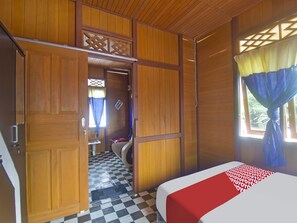 Deluxe Double Room | Free WiFi, bed sheets - Hotel O Pulisan Ekowisata Homestay Near Wisata Pantai Desa Pulisan (Pulisan Beach Tour) (Manado)