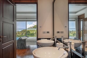 3 Schlafzimmer, Bügeleisen/Bügelbrett, Bettwäsche