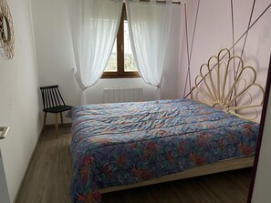 2 bedrooms, bed sheets