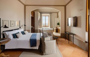 Aurelia Suite | Down comforters, memory foam beds, minibar, in-room safe - Precise Tale Poggio Alla Sala (Montepulciano)