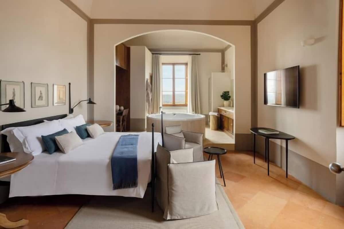 1 bedroom, down duvets, memory-foam beds, minibar